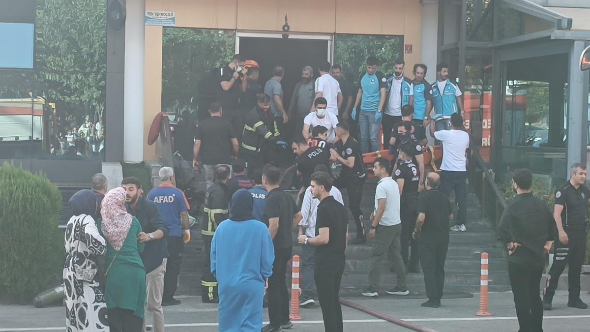 Yangın çıkan spor salonunda can pazarı: 2 ölü, 1'i ağır 9 yaralı